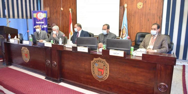 رئيس جامعة سوهاج يفتتح اليوم العلمي للعلاج الطبيعي وإصابات مفصل الركبة