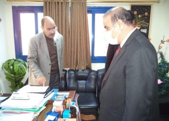 وكيل تعليم مطروح يتابع العمل بأقسام المديرية