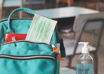 أغراض يجب ألا تفارق حقيبتك.. توصيات للوقاية من كورونا أثناء الامتحانات