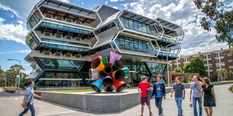 جامعة موناش الأسترالية تقدم منحة لطلاب الدكتوراه