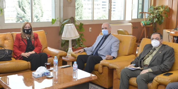 جامعة الفيوم تبحث سبل التعاون مع مجلس الأعمال الأفريقي