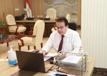 وزير التعليم العالي: توفير كافة المستلزمات الطبية بالمستشفيات الجامعية لمواجهة كورونا
