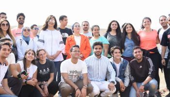 شباب الدراسين بالخارج مع الوزيرة