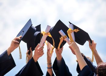 الحكومة الأيرلندية تقدم منح لطلاب البكالوريوس والماجستير