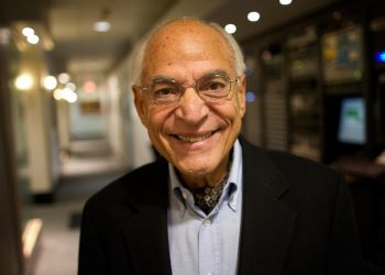 فاروق الباز: موقع مركبة "المثابرة" يثبت الشبه بين المريخ والصحراء