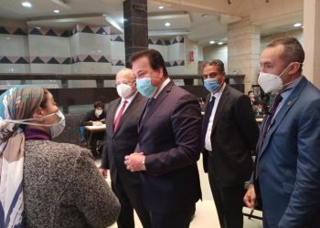 وزير التعليم العالي: إجراءات مشددة بامتحانات الوافدين بطب جامعة القاهرة