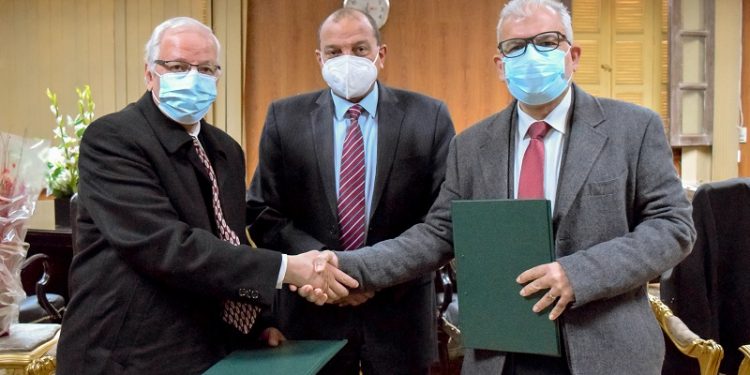 جامعة بني سويف: توقيع بروتوكول تعاون بين وكالة الفضاء وكلية علوم الملاحة