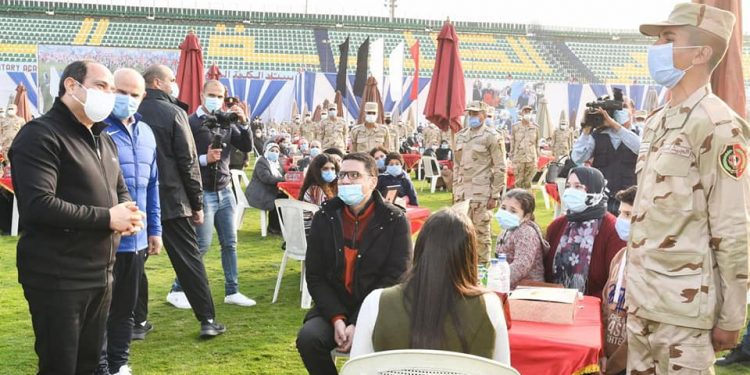 أمهات مصر: زيارات الرئيس السيسي لطلاب الكليات العسكرية ولقاء أسرهم أكبر حافز لهم