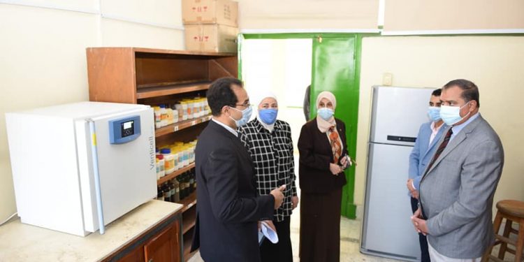 جامعة سوهاج تفتتح 4 معامل بحثية جديدة بكلية العلوم