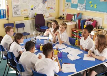 مصير معارضي الكمامات.. ارتفاع معدلات كورونا في مدارس السويد