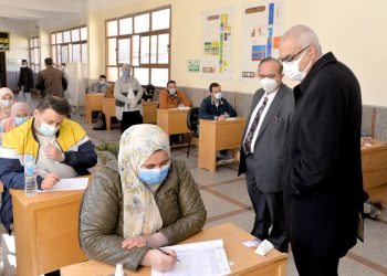 رئيس جامعة المنصورة يتفقد مراحل تجهيز مراكز الاختبارات الإلكترونية|صور