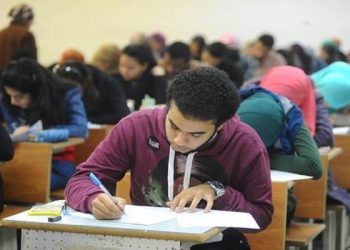 على طريقة طلاب الجامعات.. صور وفيديوهات مضحكة في مواجهة الامتحانات