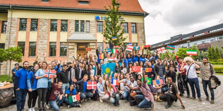 كلية إدارة الأعمال الدولية في المجر تقدم منحة لطلاب الدكتوراه