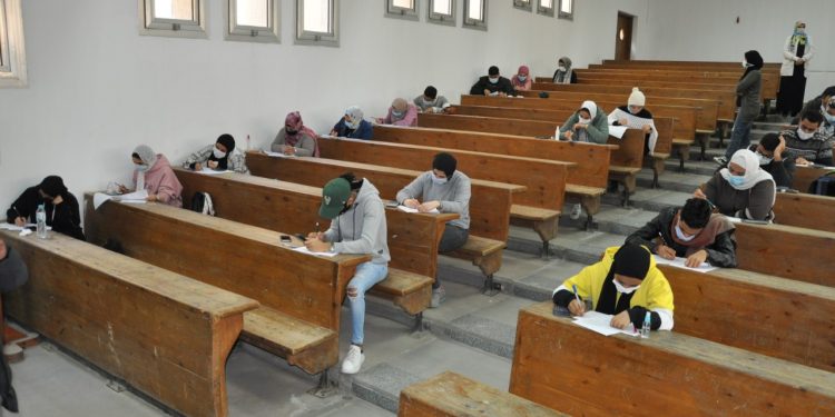 رئيس جامعة حلوان يتفقد سير امتحانات الفصل الدراسي الأول 2020/2021