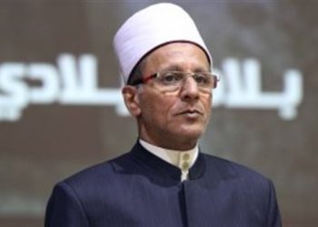 "عباس" لن يتم حذف أي مقررات من منهج الشهادة الثانوية