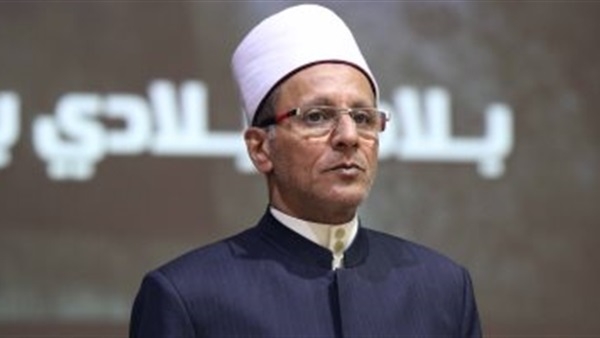 "عباس" لن يتم حذف أي مقررات من منهج الشهادة الثانوية