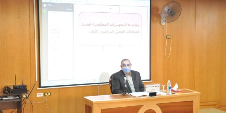 جامعة كفرالشيخ تناقش إجراءات وضوابط امتحانات الفصل الدراسي الأول