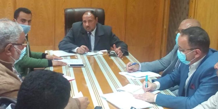 نائب رئيس جامعة الأزهر يعقد اجتماعا مع ممثلي شركة "المقاولون العرب وايجيكو"