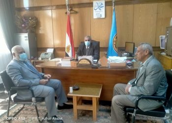 عميد كلية البنات الإسلامية يجتمع مع الأمين العام المساعد لبحث احتياجات الكلية وحل بعض المشكلات