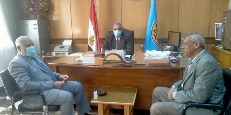 عميد كلية البنات الإسلامية يجتمع مع الأمين العام المساعد لبحث احتياجات الكلية وحل بعض المشكلات