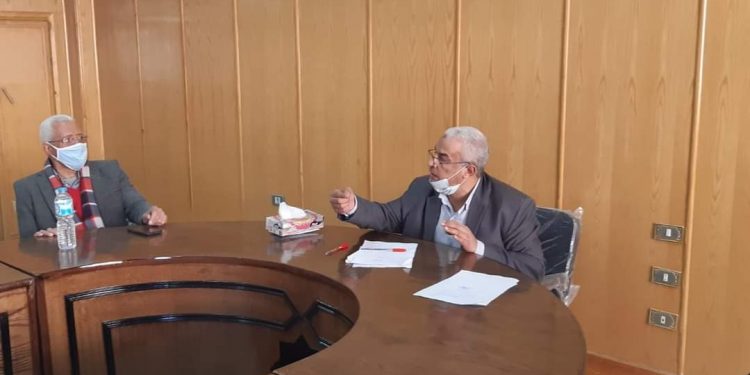 عميد تربية أسيوط الأزهر يجتمع بأعضاء التدريس استعدادا لامتحانات الفصل الأول