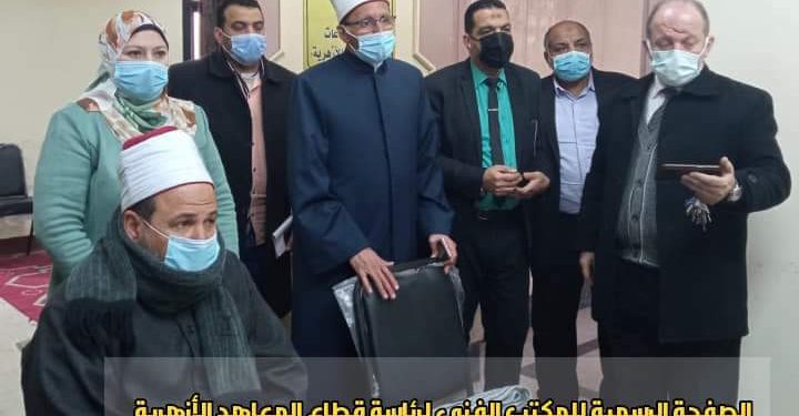 عباس يتفقد البرامج التدريبية للعاملين بالقطاع بالتعاون مع مكتبة مصر العامة