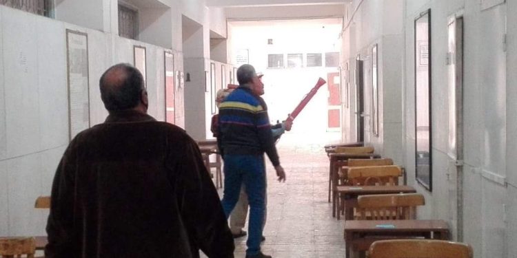  صيدلة الأزهر بأسيوط تواصل أعمال التعقيم تمهيداً لعقد الامتحانات السبت القادم