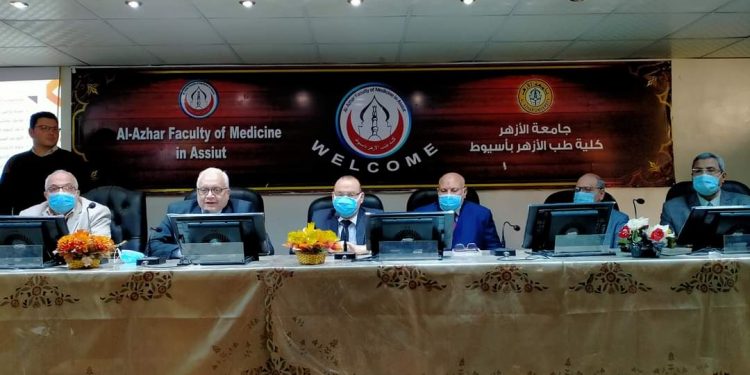 الأمين العام بجامعة الأزهر يفتتح الدورة التدريبية لأعمال الامتحانات الإلكترونية