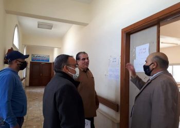 منذ الصباح الباكر.. عميد كلية الإعلام يتفقد لجان الامتحانات