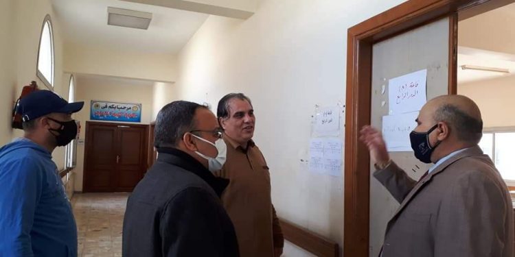 منذ الصباح الباكر.. عميد كلية الإعلام يتفقد لجان الامتحانات