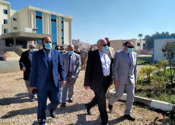 نائب رئيس جامعة الأزهر يتفقد أعمال الإنشاءات بمبنيي ٥ و٦ بالمستشفى الجامعي بأسيوط