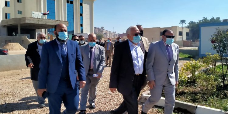 نائب رئيس جامعة الأزهر يتفقد أعمال الإنشاءات بمبنيي ٥ و٦ بالمستشفى الجامعي بأسيوط
