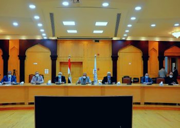 لجنة القطاع الطبي بجامعة الأزهر تتابع جهود قطاع المستشفيات تجاه جائحة كورونا