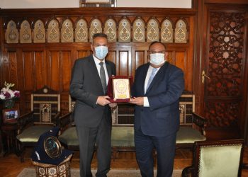 جامعة حلوان وبنك مصر يتناقشان في دعم وتطوير الخدمات المجتمعية