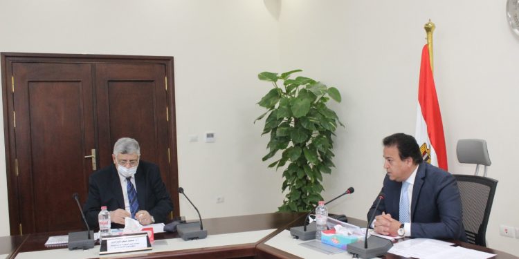 مجلس صندوق رعاية أعضاء هيئة التدريس بالجامعات يبحث التعاون مع شركة تأمين طبي