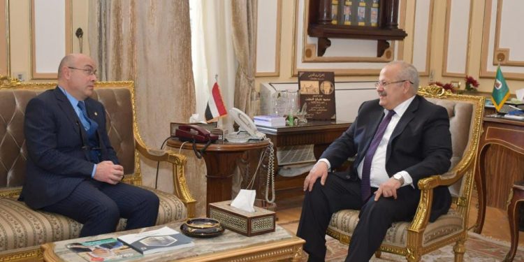 رئيس جامعة القاهرة يستقبل سفير المغرب لبحث سبل تعزيز التعاون الأكاديمي