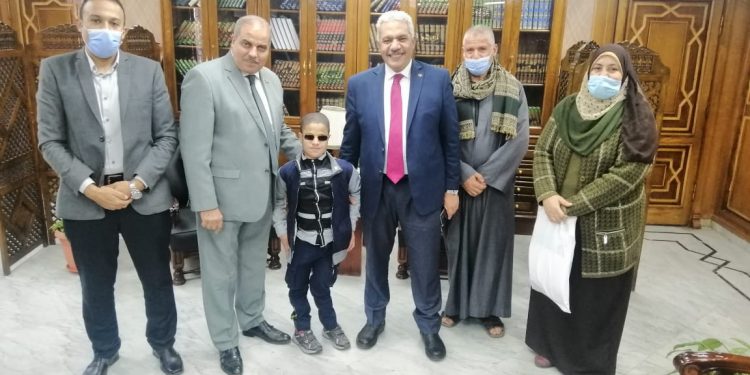 رئيس جامعة الأزهر يشيد بمستوى طالب أصول الدين القاهرة