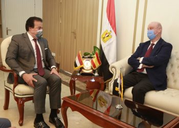 وزير التعليم العالي يستقبل السفير الإسباني لبحث إنشاء أفرع للجامعات الإسبانية في مصر  