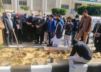 قيادات جامعة الأزهر تشارك في مبادرة جامعة صديقة للبيئة ومنتجة للطاقة الشمسية