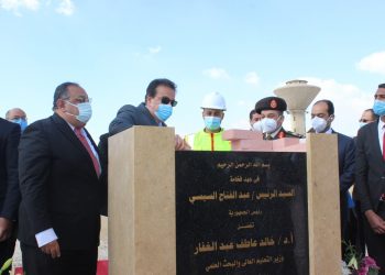 وزير التعليم العالي يستعرض تقريرًا لمتابعة مشروعات جامعة حلوان بتكلفة 2 مليار و829 مليون جنيه