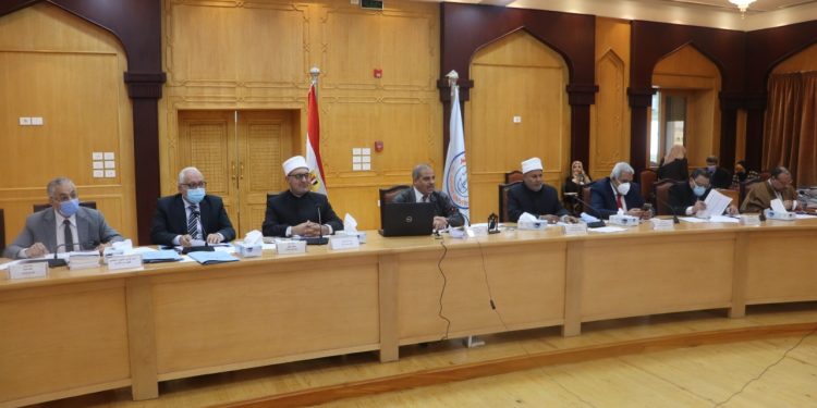 مجلس جامعة الأزهر يهنئ الدراسات الإنسانية لاعتماد قسمي: اللغة الإنجليزية والإسبانية