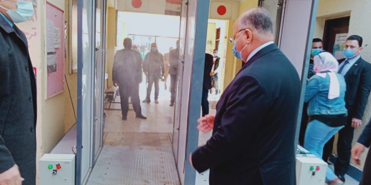 محافظ القاهرة يتفقد لجان امتحانات أولي ثانوى ويطمئن الطلاب