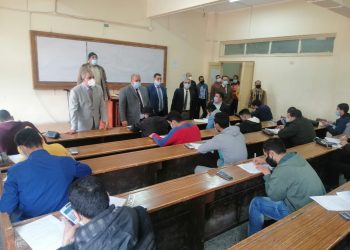رئيس جامعة الأزهر يتفقد لجان امتحانات الفترة المسائية بكلية التجارة
