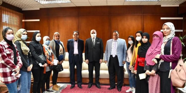 رئيس جامعة الأقصر يستقبل المجموعة الثانية من المكلفات للخدمة العامة