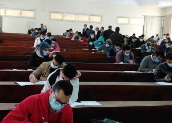 رئيس جامعة الزقازيق يتفقد امتحانات كلية الهندسة