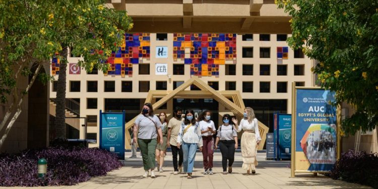 استئناف التعليم المباشر في الجامعة الأمريكية