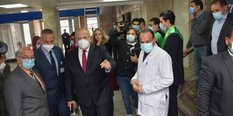 الخشت يتفقد إتمام عمليات تطوير معهد الأورام بالمنيل ومستشفى طواريء قصر العيني