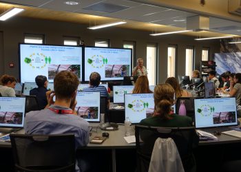 طلاب المدارس الروسية يشاركون في تطوير أقمار صناعية جديدة