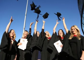 منح الجامعات في 24 ساعة.. إكستر البريطانية ولوزان السويسرية وكوريا الجنوبية