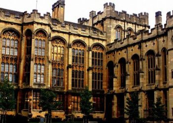 جامعة بريستول البريطانية تقدم منحة لطلاب البكالوريوس